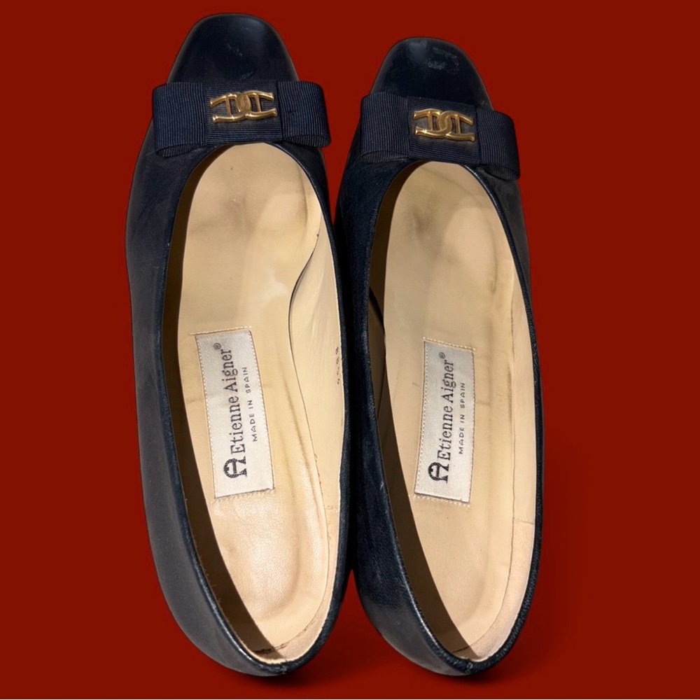 BLACK/NAVY HEELS
